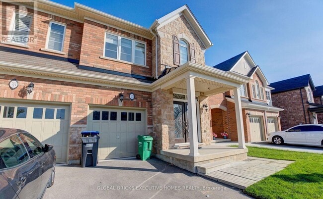 Building Photo - 33 Antibes Dr