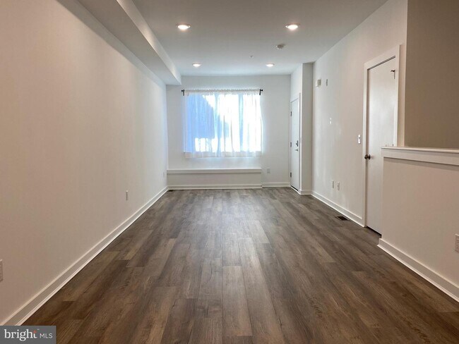 Building Photo - 709 N 44th St
