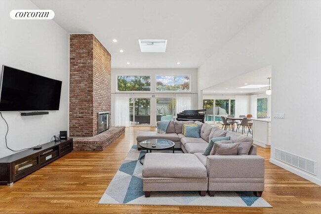 Foto del edificio - 14 Woodland Ln