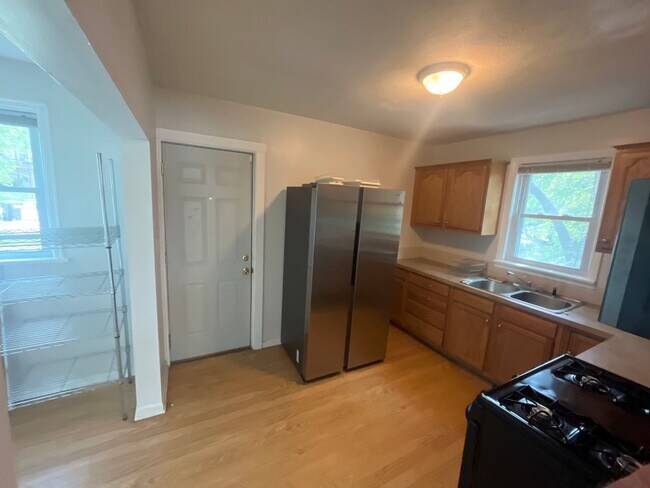 Foto del edificio - 3BR Duplex Midtown- June 1 move-in