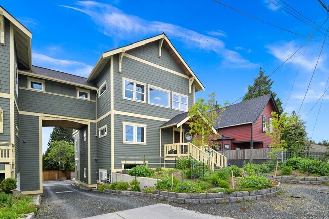 Building Photo - Welcome to your dream home in HappyValley/...