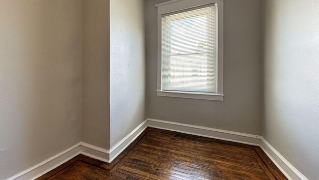 Building Photo - 3-bed Philly home with hardwood floors, an...