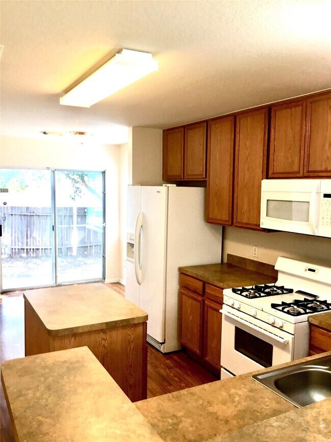Foto del edificio - 6141 Lone Prairie Way
