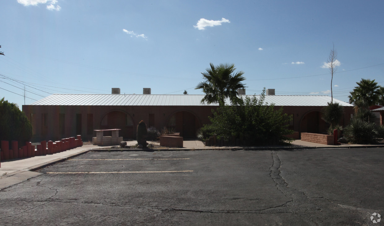 Building Photo - Florida Apartments