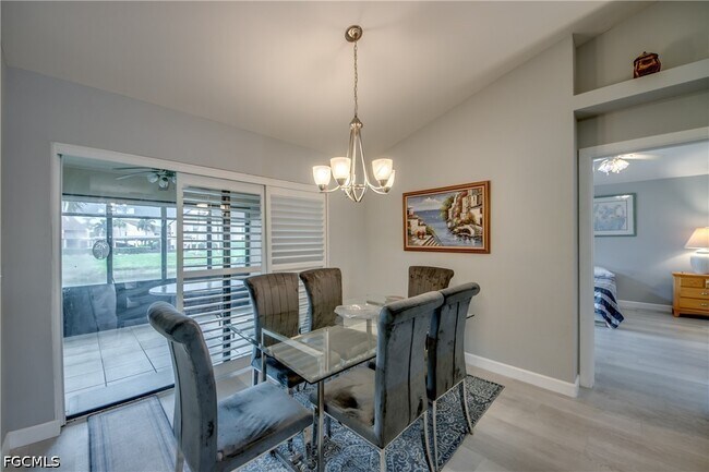 Foto del edificio - 15472 Admiralty Cir