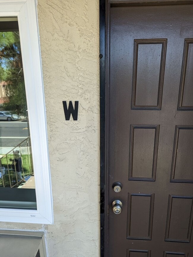 Foto del edificio - AVAILABLE Mid-DECEMBER - Renovated 2x2 in ...