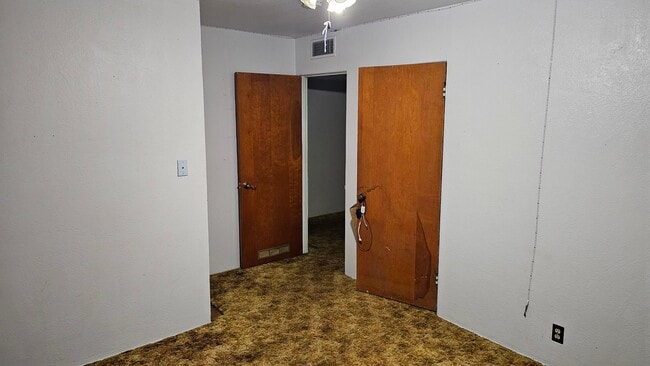 Building Photo - 5539 E Saginaw Wy