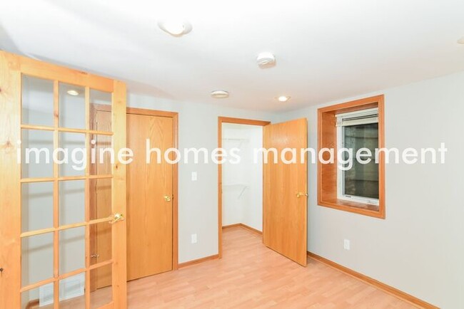 Foto del edificio - 11856 Larch St NW