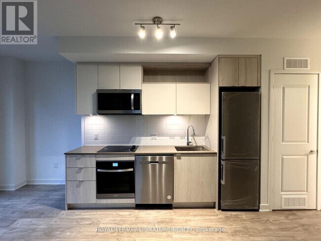 Building Photo - 100 Dalhousie St