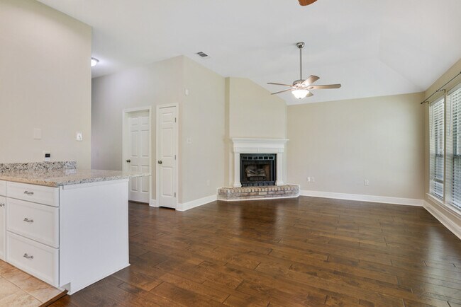 Building Photo - 766 Fawn Lake Dr