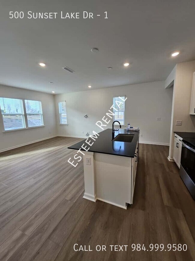 Foto del edificio - 500 Lake Dr