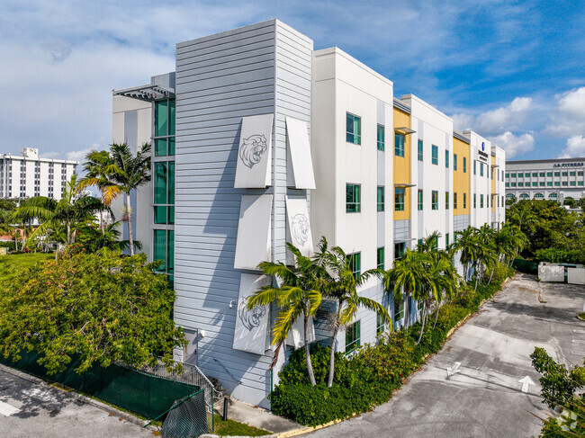 1750 NE 124th St North Miami, FL 33181 - Biscayne Commons Residence Hall