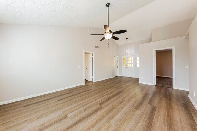 Building Photo - 515 W Montoya Ln