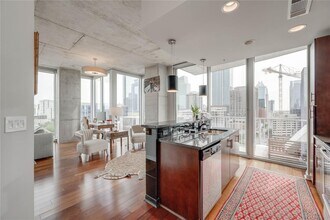 Building Photo - 360 Nueces St