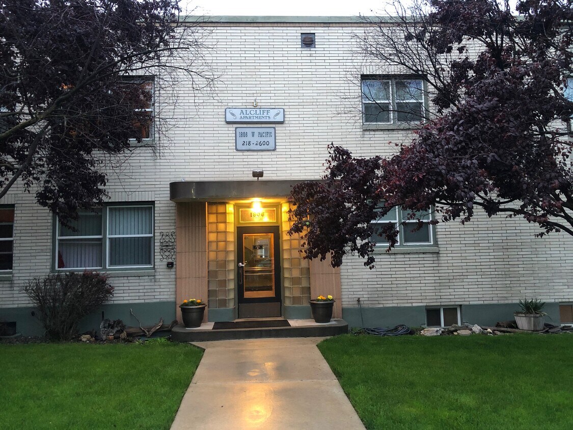 Front View - 1806 W Pacific Ave