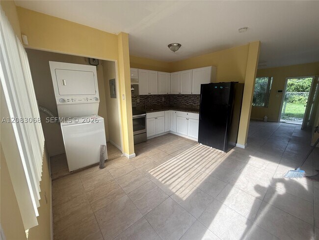 Foto del edificio - 14 NW 169th St