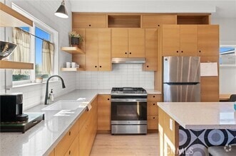 Building Photo - 8395 Doncaster Dr