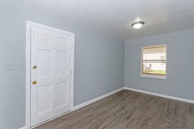 Building Photo - 1024 Grenada Dr