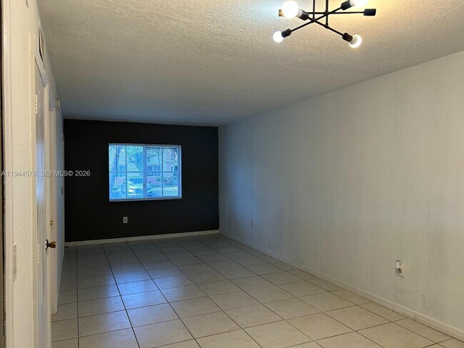 Foto del edificio - 2921 SE 12th Rd