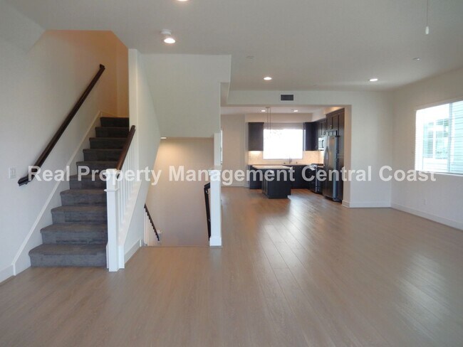 Building Photo - AVAILABLE MAY - Sleek & Modern New Townhom...