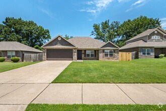 Building Photo - 4706 SW Fieldstone Blvd