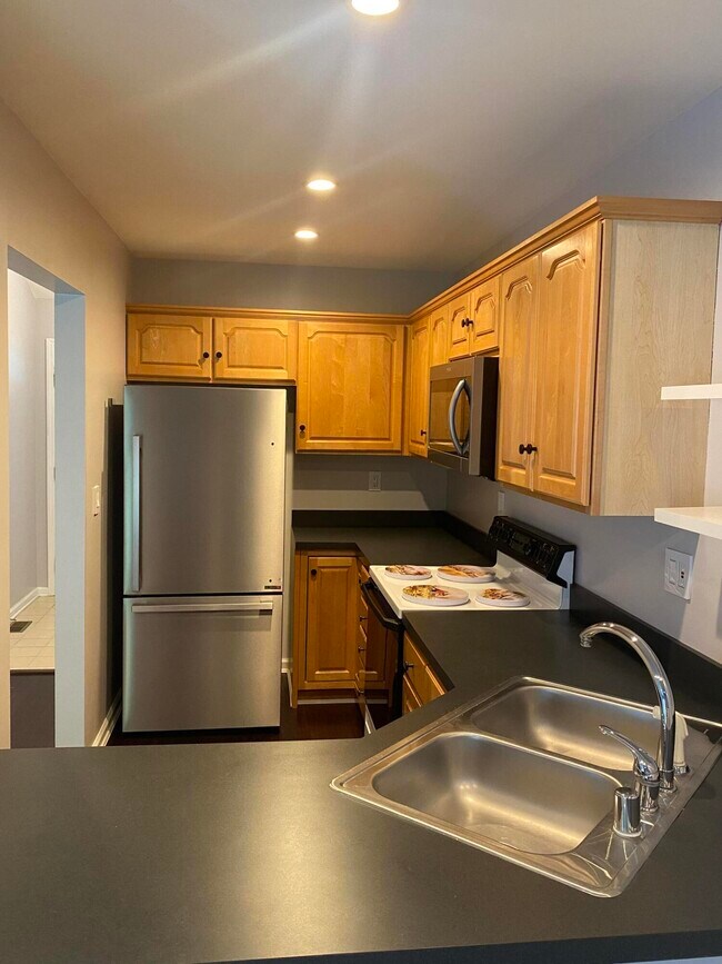 Building Photo - 3025 Wavecrest Way