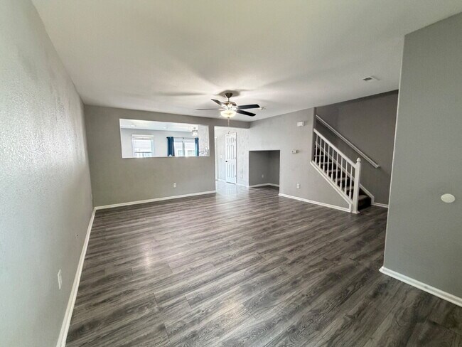Foto del edificio - "Nicely updated 2-Bed 1.5 bath Townhouse in Englewood near Parker – Your Cozy Retreat Awaits!"