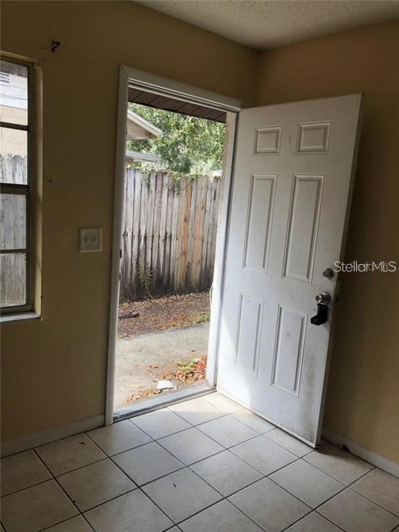 Foto del edificio - 1503 E Linebaugh Ave