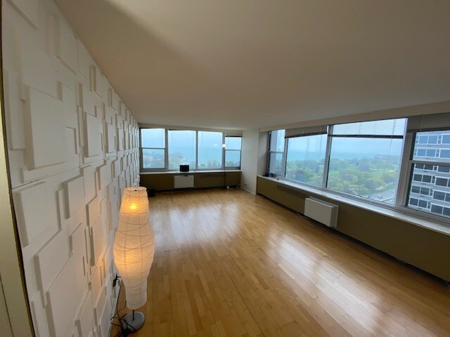 Living room - 4250 N Marine Dr