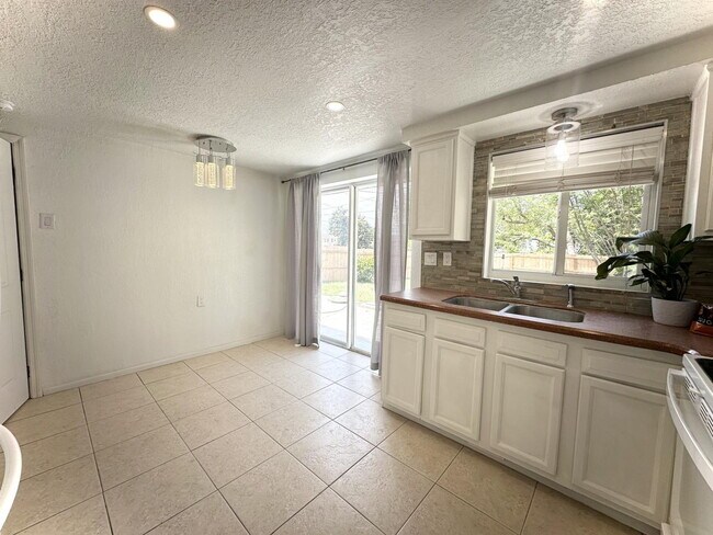 Foto del edificio - 4525 Nimmer Dr