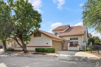Building Photo - 602 Mission Cir