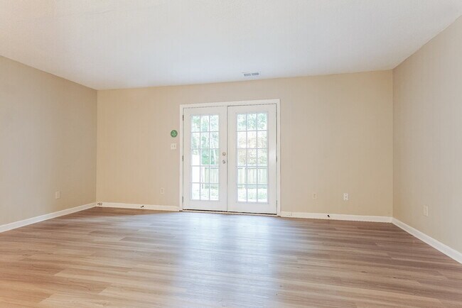 Foto del edificio - 904 Cedar Crest Dr