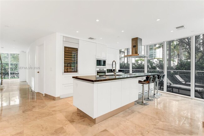 Foto del edificio - 2950 NE 188th St