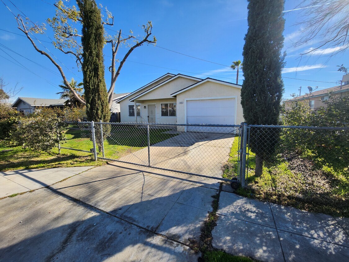 409 Stinson Ave, Madera, CA 93638 House Rental in Madera, CA