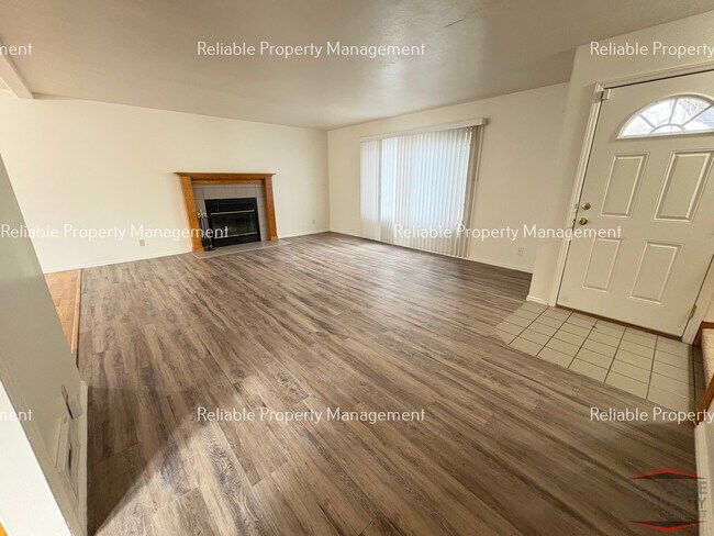 Foto del edificio - 1322 Walstrom Ln