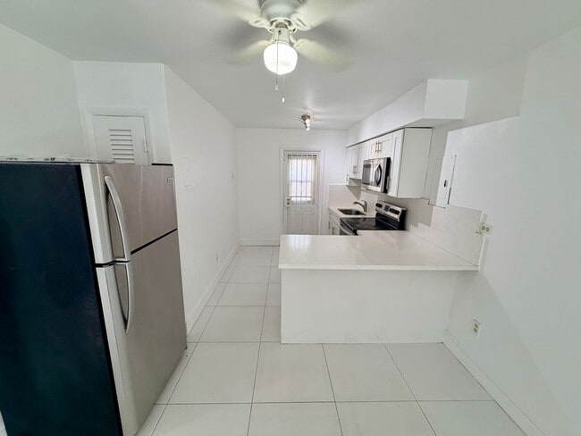 Foto del edificio - 1057 SW 7th St