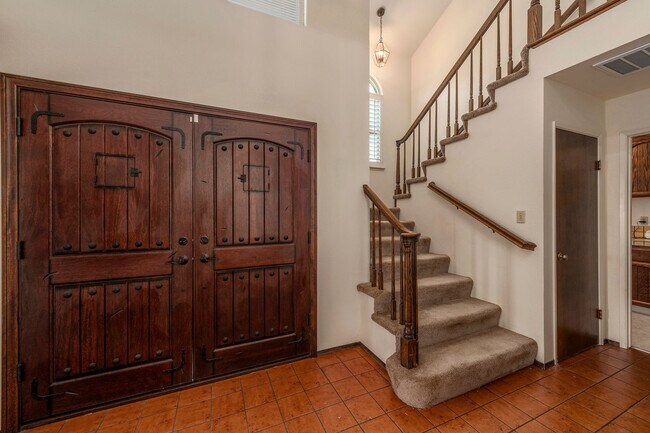 Foto del edificio - 3 Bedroom 2.5 Bathroom SFH in Los Altos!