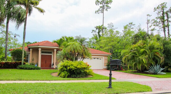 Building Photo - 15762 Cypress Park Dr