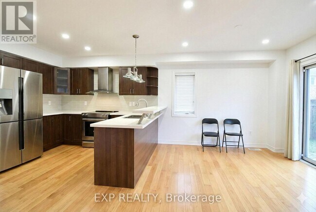 Building Photo - 108 Norwood Ave