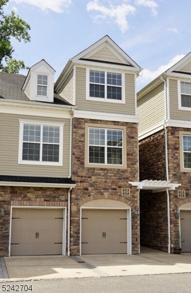 Primary Photo - 604 Lopez Ln