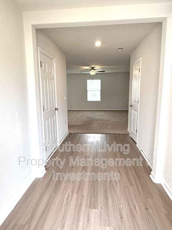 Building Photo - 3047 Cres Lk Ln