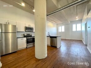 Building Photo - 320 W 7th St