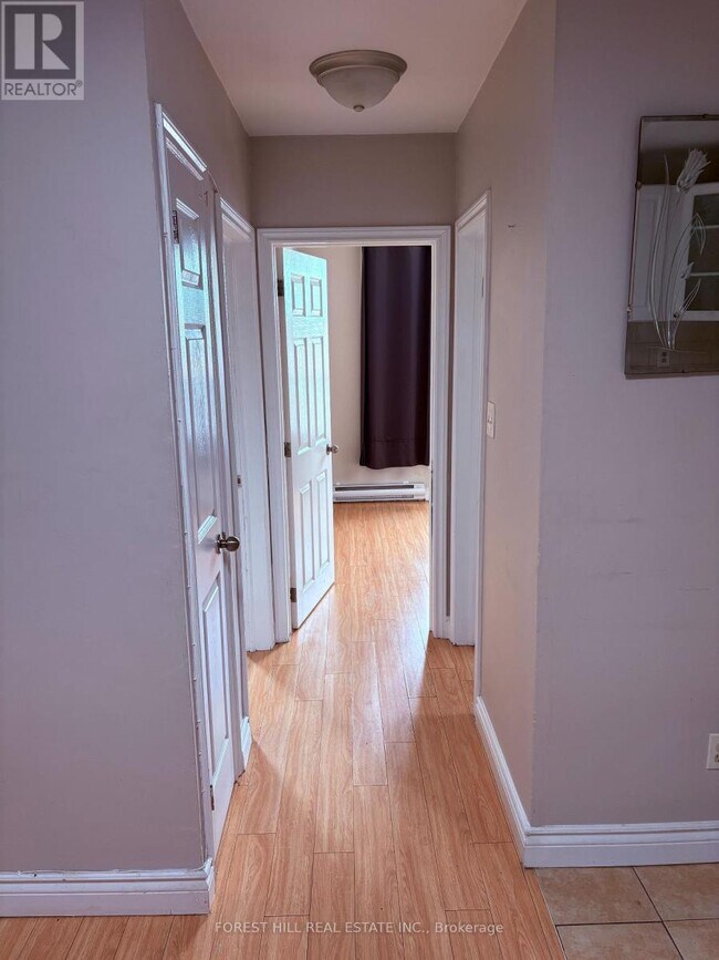 Photo du bâtiment - 2530 Eglinton Ave W