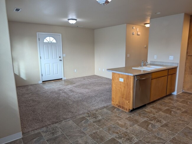 Building Photo - Clean, Upstairs 2 Bed, 2 Bath Apartment in East Medford – Juniper Ridge
