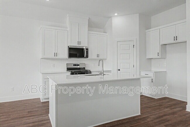 Building Photo - 512 W Canada Dr