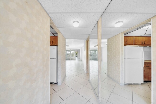 Foto del edificio - 1035 Country Club Dr