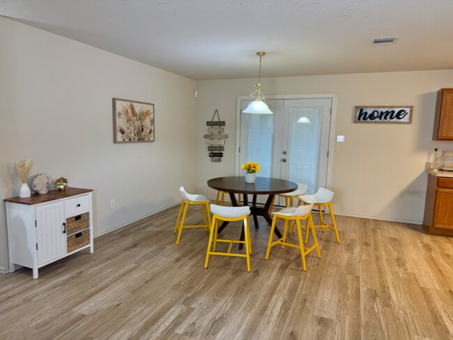 Foto del edificio - 2817 Megan Ln