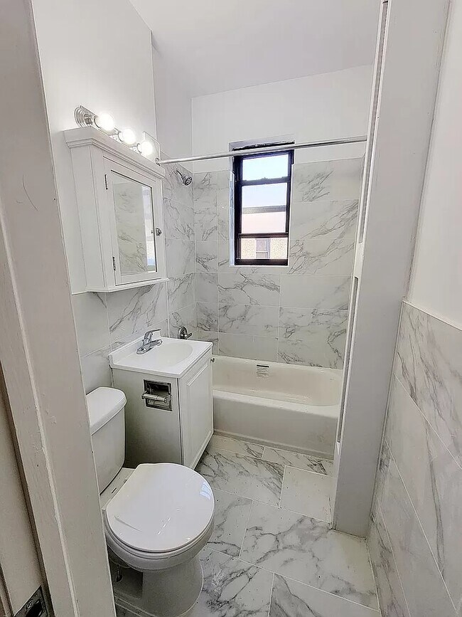 Foto del edificio - 132-24 Maple Ave
