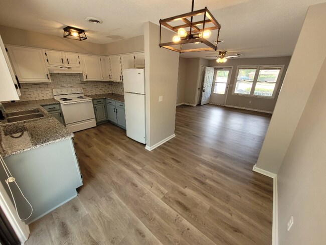 Building Photo - 577 Nina Pl