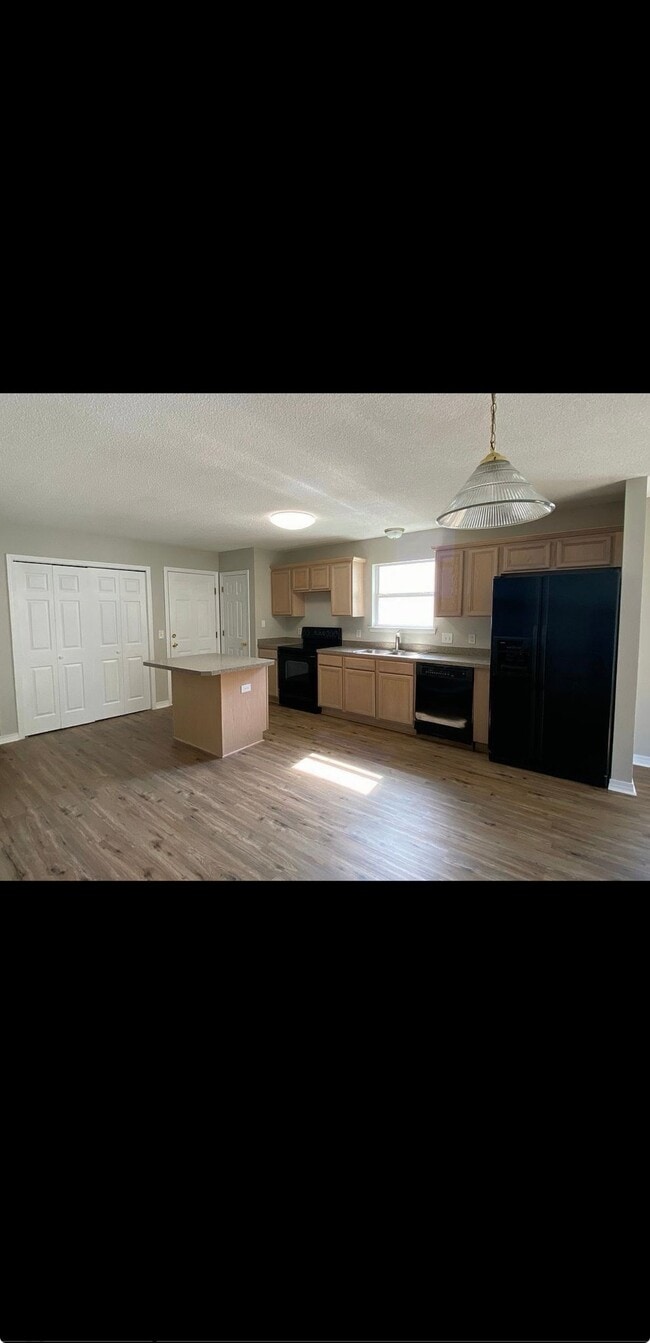 Building Photo - 11111 Chippewa Way